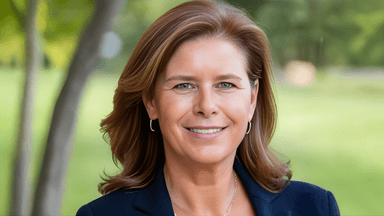 Helena Demuynck, leadership coach empowering women to lead from inner clarity and authenticity.