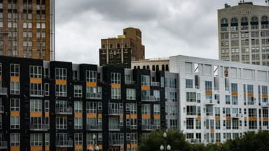 U.S. Economy Shows Signs of Cooling Inflation and Housing Demand