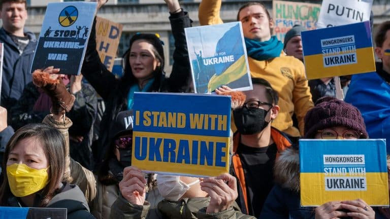 Senators Urge Trump to Advocate for Stricter Sanctions on Russia Amid Ongoing Ukraine Conflict