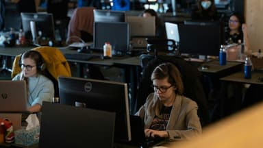 Tech Industry Faces Widespread Layoffs Amid Economic Pressures and AI Integration