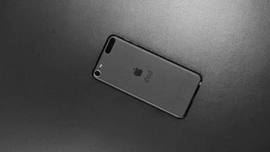 Free Photo Of Black Apple Ipod Lying On Table