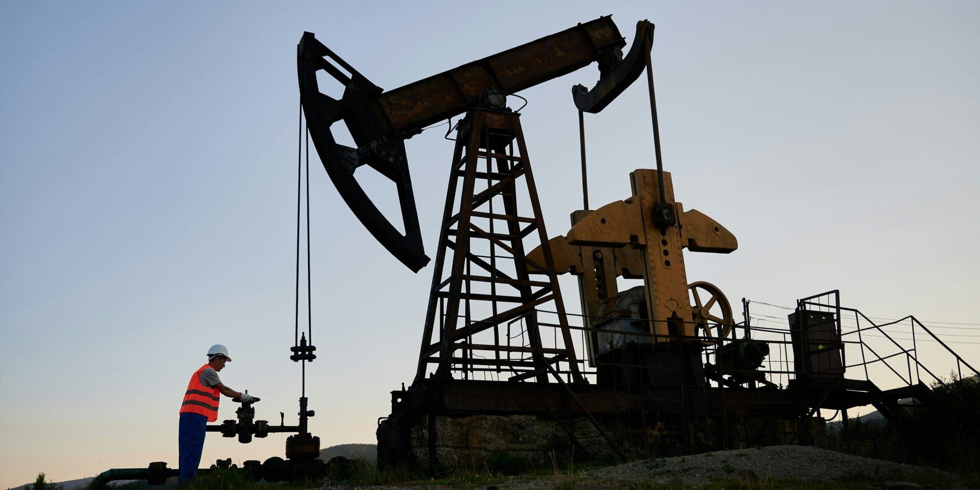 Tensions Ease as Oil Prices Fall, Fed Decision Looms