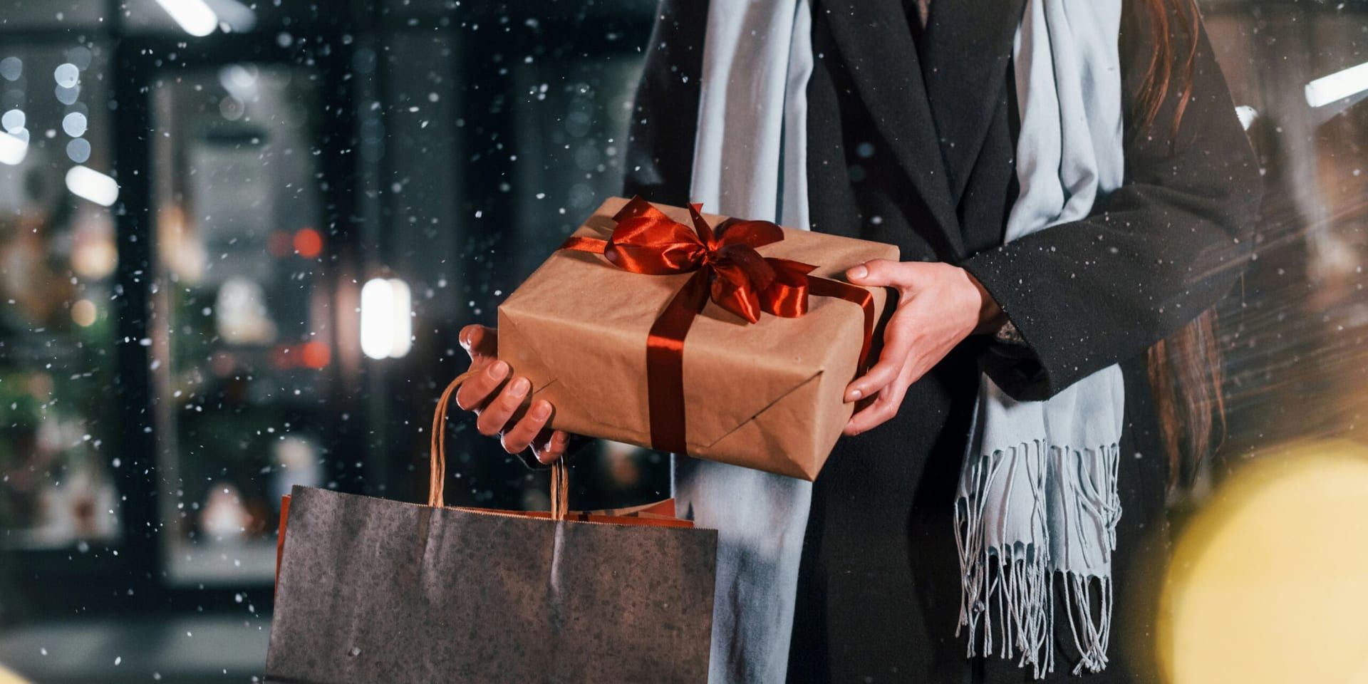 Holiday Retail Sales Show Steady Growth as Consumers Seek Deals