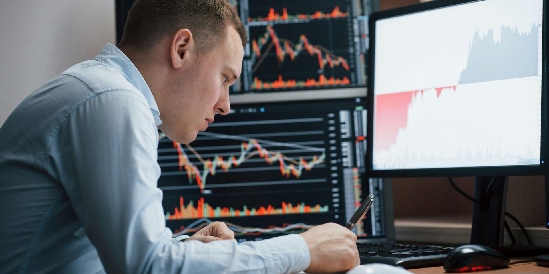 Tech Firms Weigh Mixed Signals as Markets React to Interest-Rate Outlook