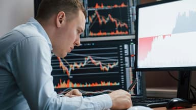 Tech Firms Weigh Mixed Signals as Markets React to Interest-Rate Outlook