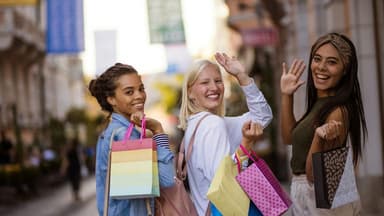 Independence Day Weekend Drives Surge in U.S. Retail and Hospitality Sectors
