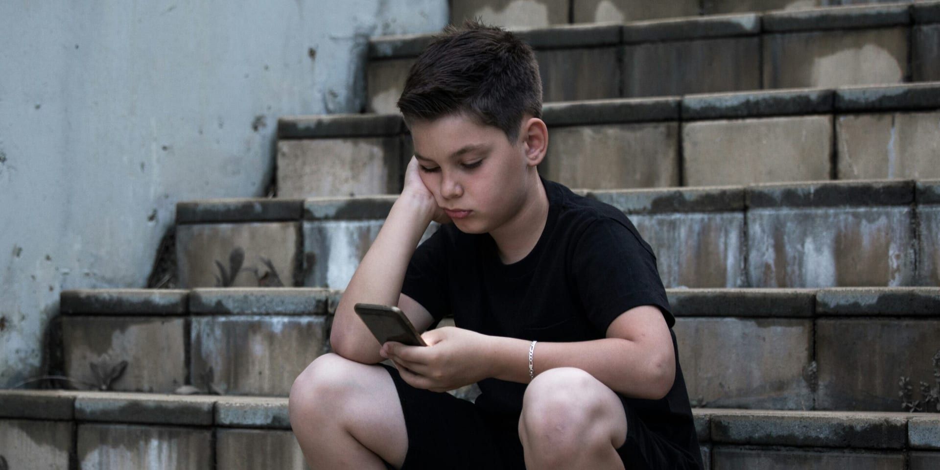 Nationwide Study Finds Alarming Link Between Pre-Teen Social Media Use and Depression Symptoms