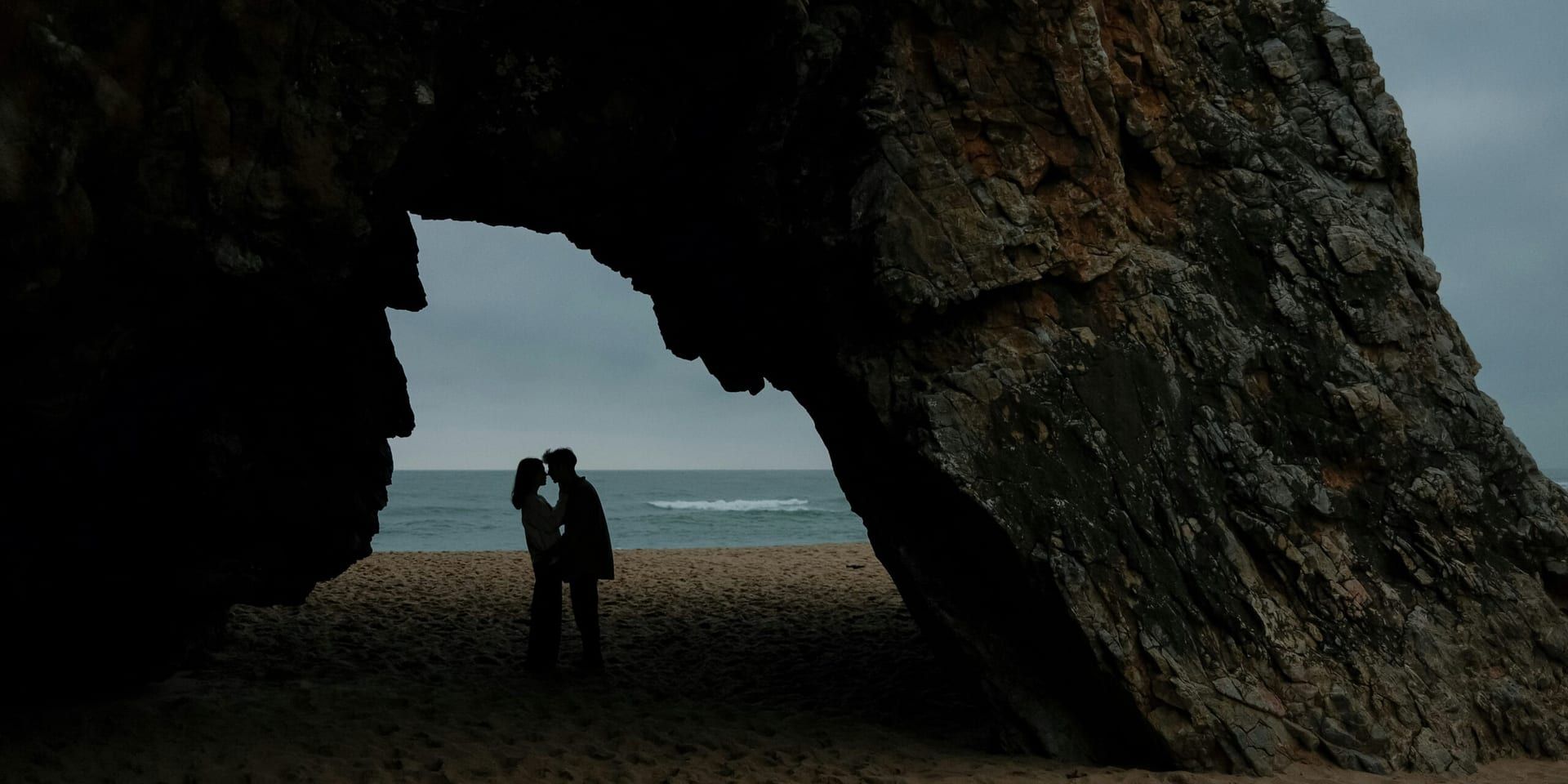Scarlett Johansson and Adam Driver’s “Marriage Story” Scene Used to Deter Wolves