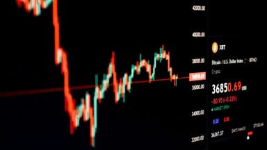 Palantir Boosts Forecast as Q2 Revenue Surges; Fed Rate‑Cut Talks Support Markets