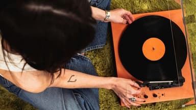 Lana Del Rey Releases Tenth Studio Album ‘The Right Person Will Stay’
